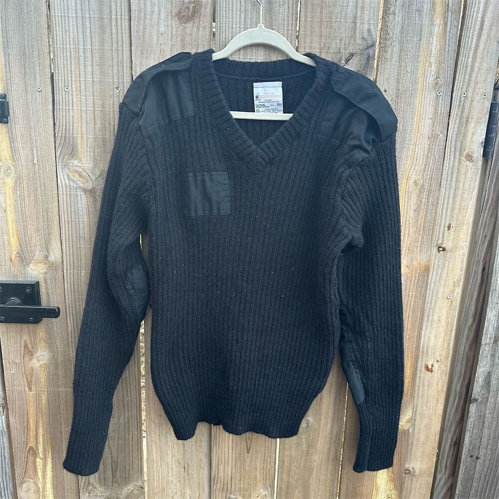 Vintage Men's Black Woolly Pully Sweater size 44 Pullover Long Sleeve Casual